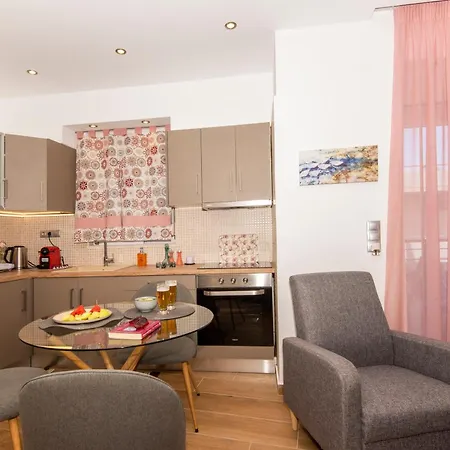 Lovebirds Luxury * レティムノ